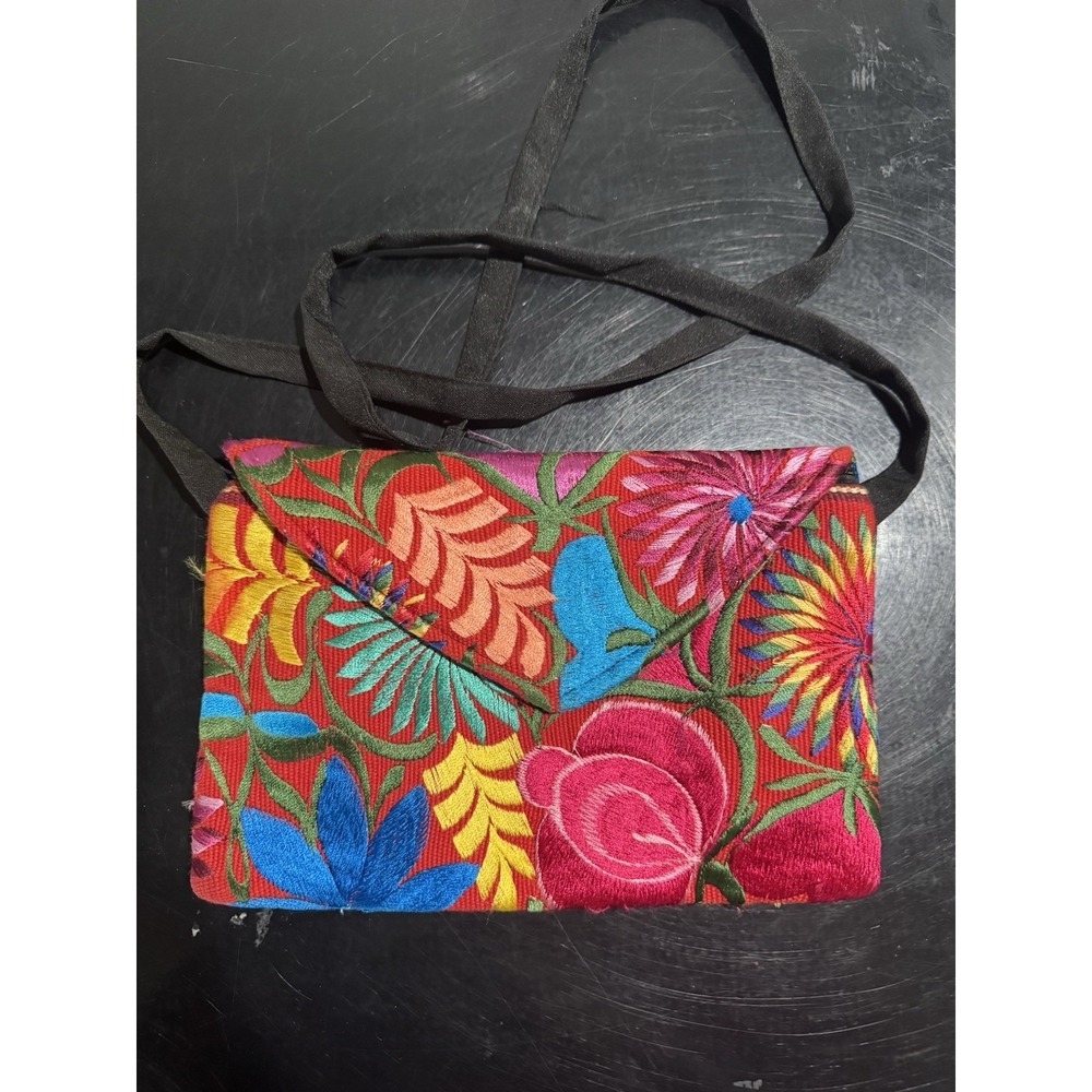 Vintage Embroidered Purse with zip Colorful w/flowers No Tag #T110